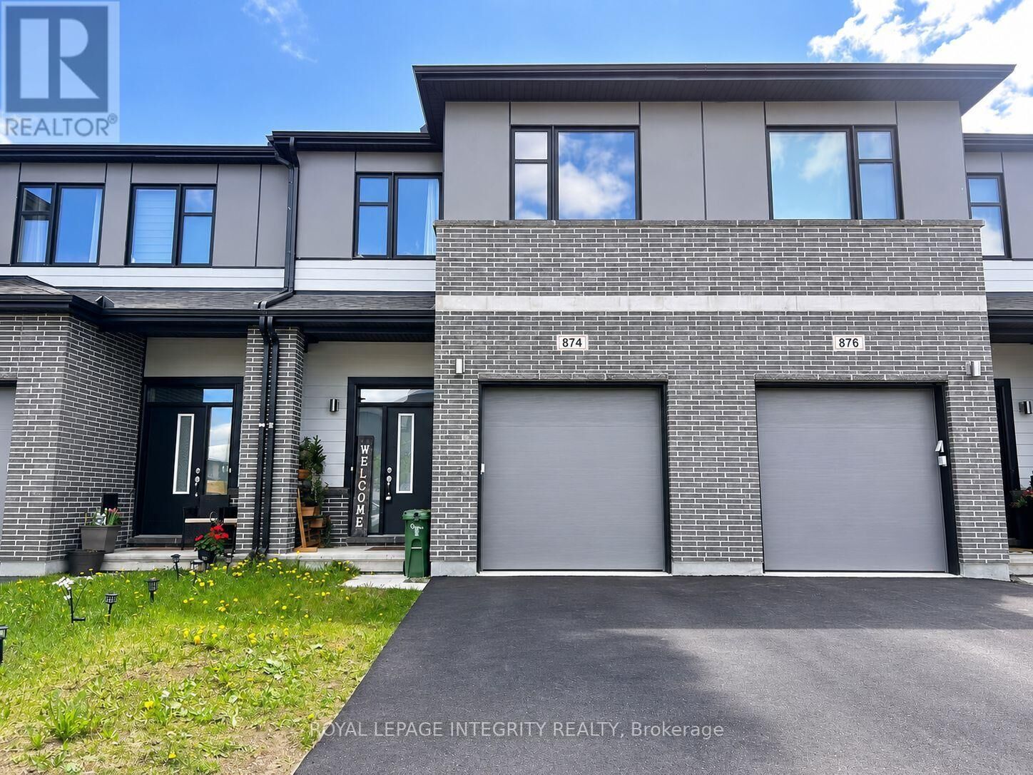 Property Photo: 874 Paseana Place ON K2V 0P5