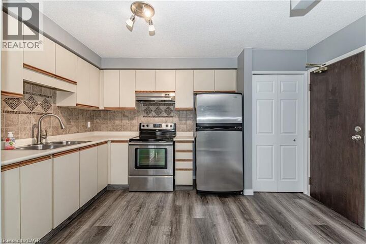 Property Photo: 331 Northlake Drive 8 ON N2V 1Z1