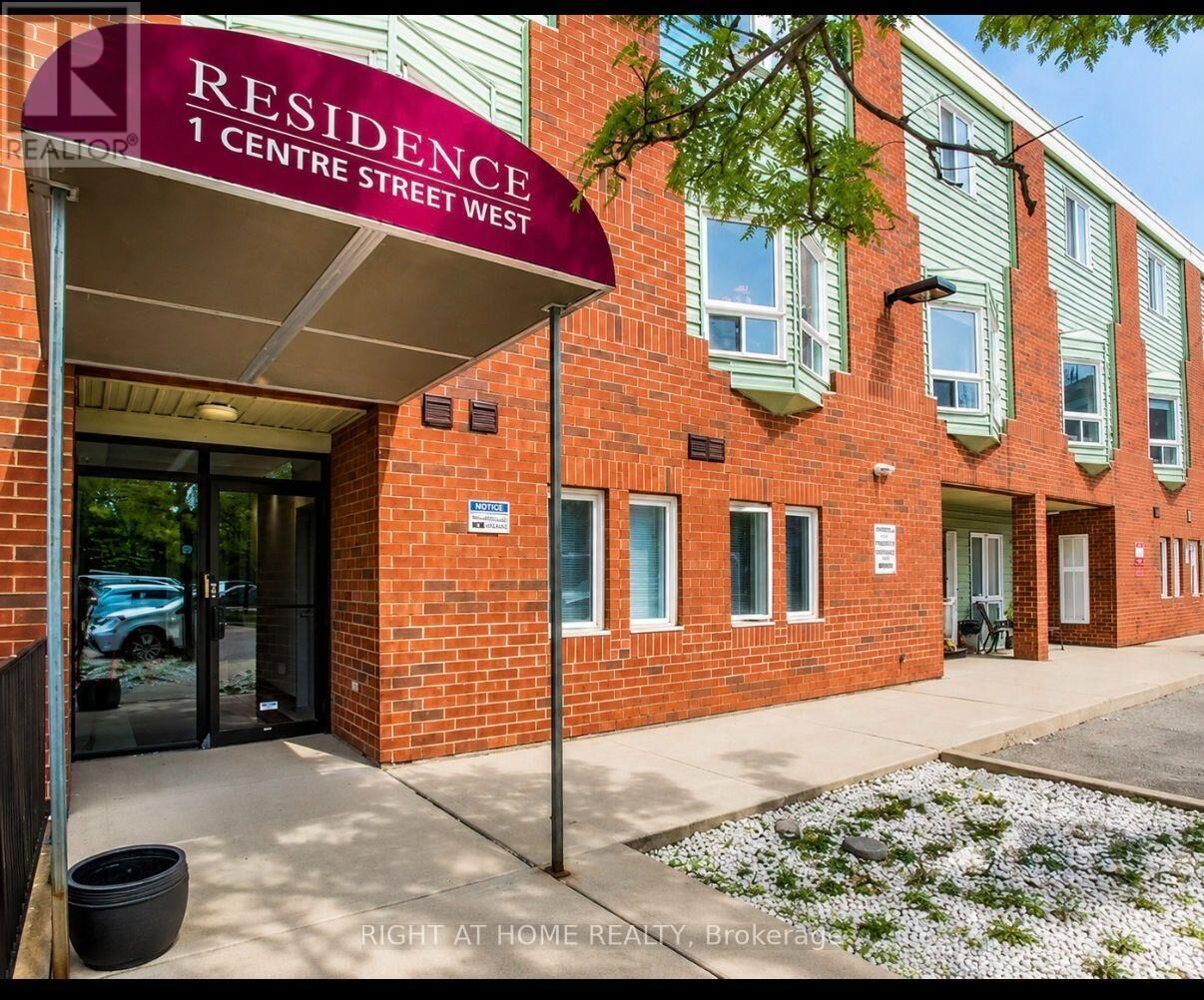 Property Photo:  1 Center Street West 210  ON L4C 3P3 
