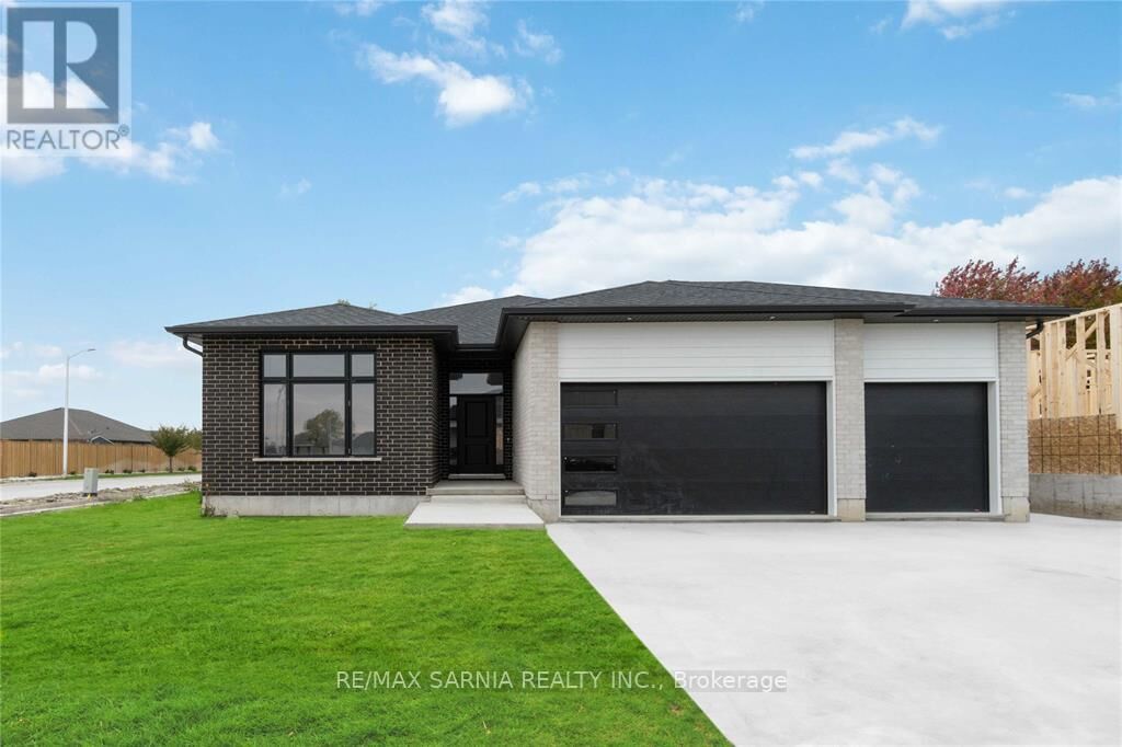 Property Photo: 601 Sweetbay Crescent ON N7S 0A8