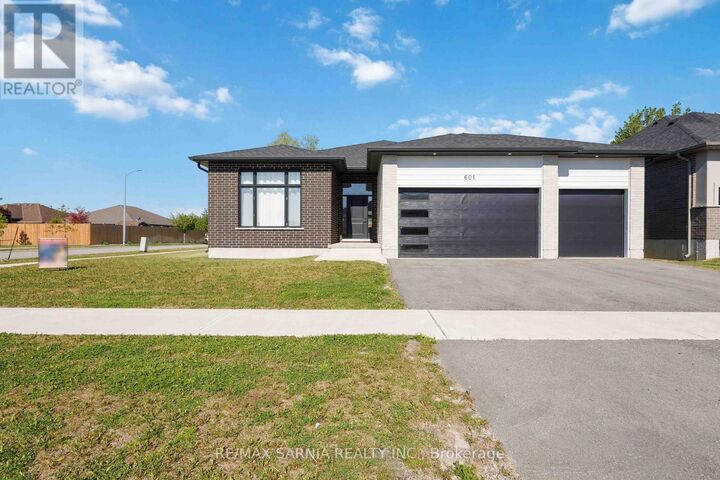 601 Sweetbay Crescent — photo 1
