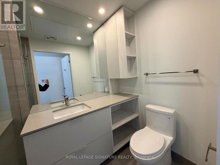 Property Photo:  1 Fairview Road East 1911  ON L5A 4C6 