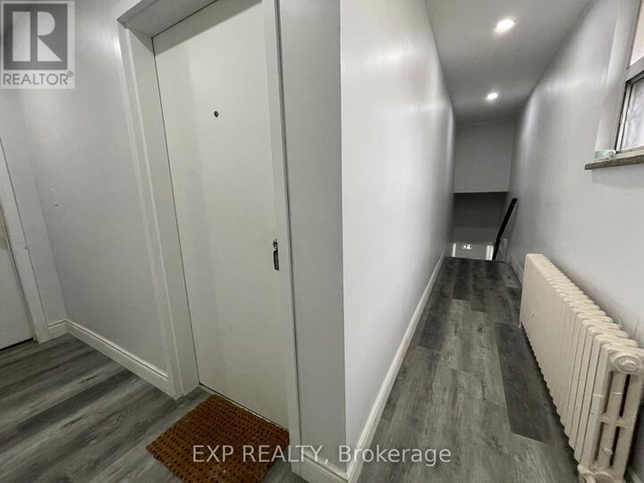 Property Photo:  259 Lakeshore Road East 5  ON L5G 1G8 