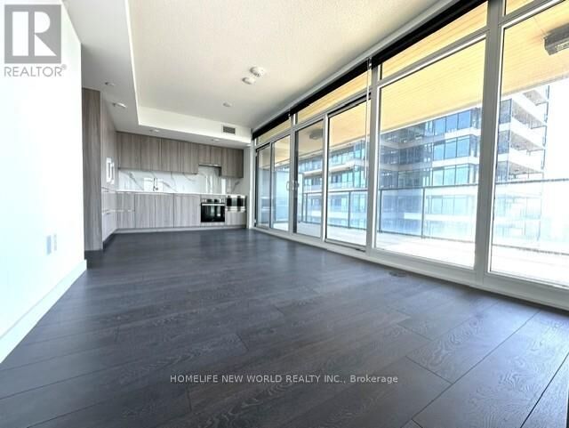 Property Photo: 1 Concord Cityplace Way 5011 ON M5V 0X3
