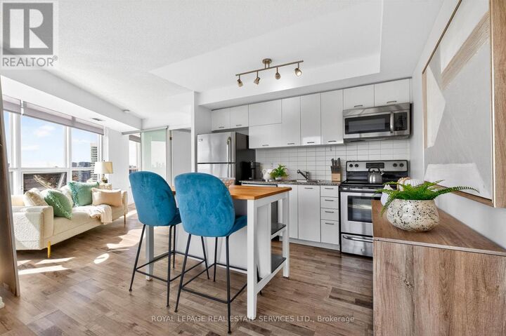Property Photo:  38 Joe Shuster Way 1318  ON M6K 0A5 