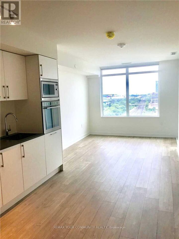 Property Photo:  27 Bathurst Street 1105W  ON M5V 2P1 