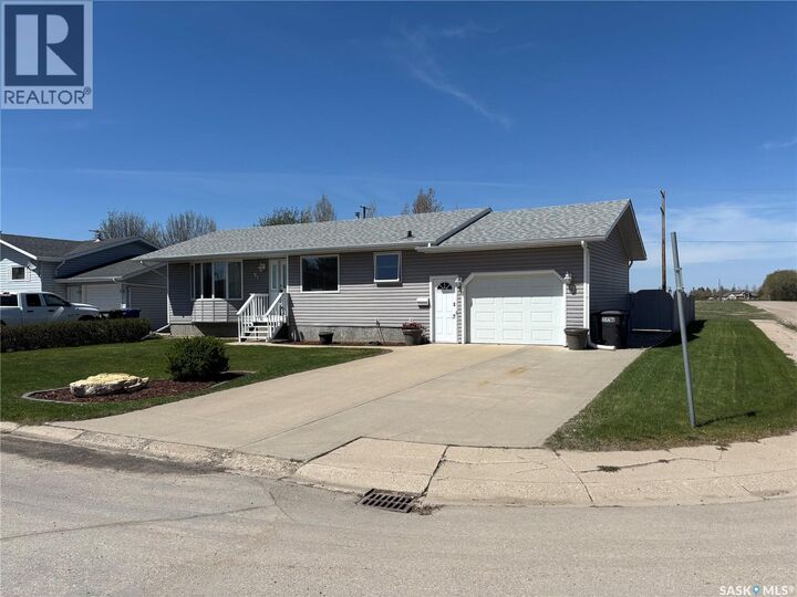 Property Photo:  91 2nd Avenue  SK S0K 2A0 