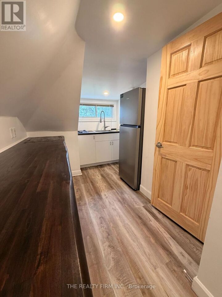Property Photo:  25 Glenwood Avenue Upper  ON N5Z 2P7 