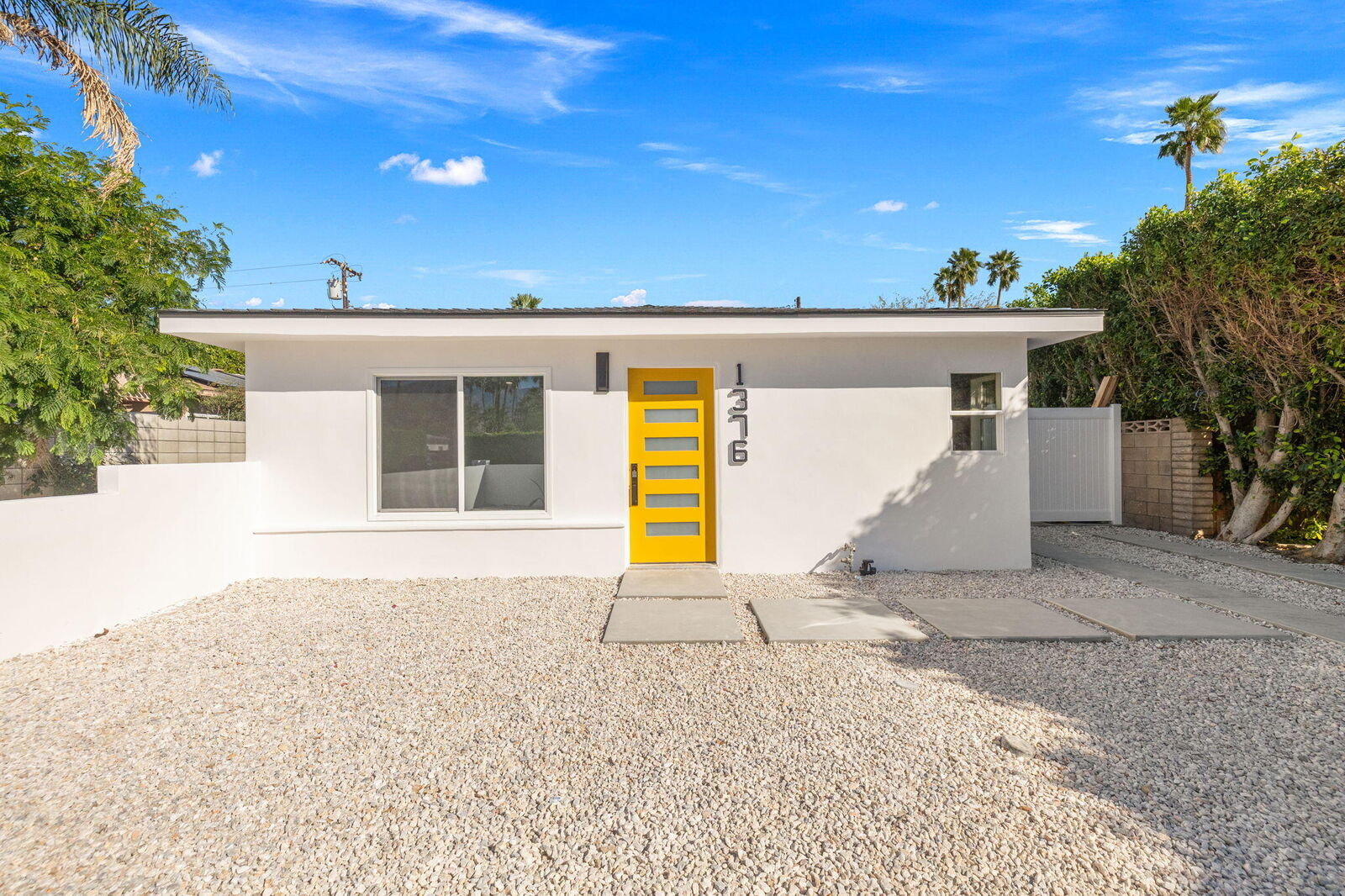 Property Photo:  1372 E Camino Primrose  CA 92264 