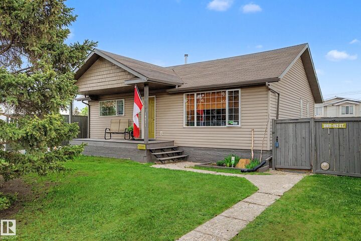 Property Photo:  10611 152 Street NW  AB T5P 1Z1 