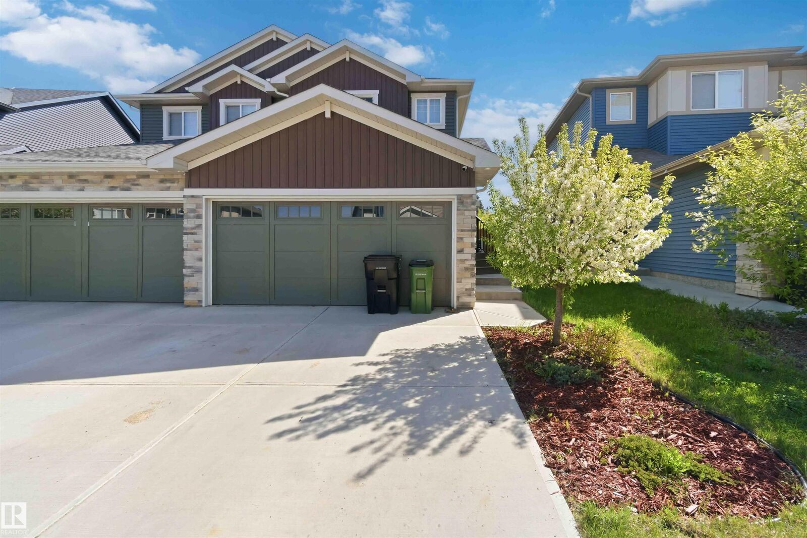 Property Photo:  5129 Lark Crescent NW  AB T5S 0N9 