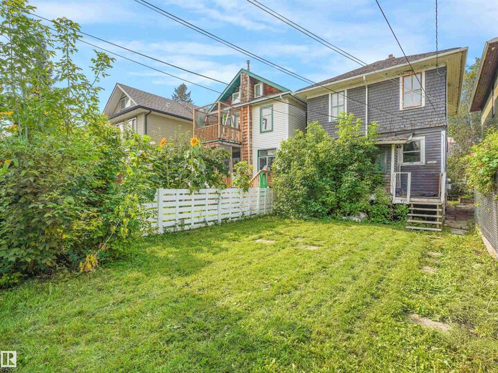 Property Photo:  11121 127 Street NW  AB T5M 0T5 