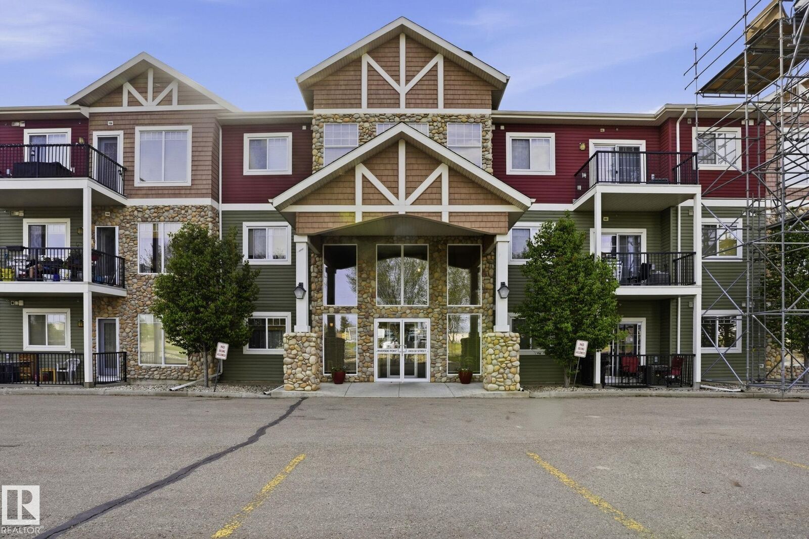 Property Photo:  4922 52 Street 208  AB T0G 1N0 