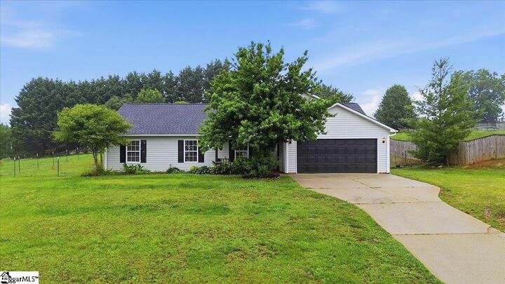 Property Photo: 108 Blackbird Lane SC 29611