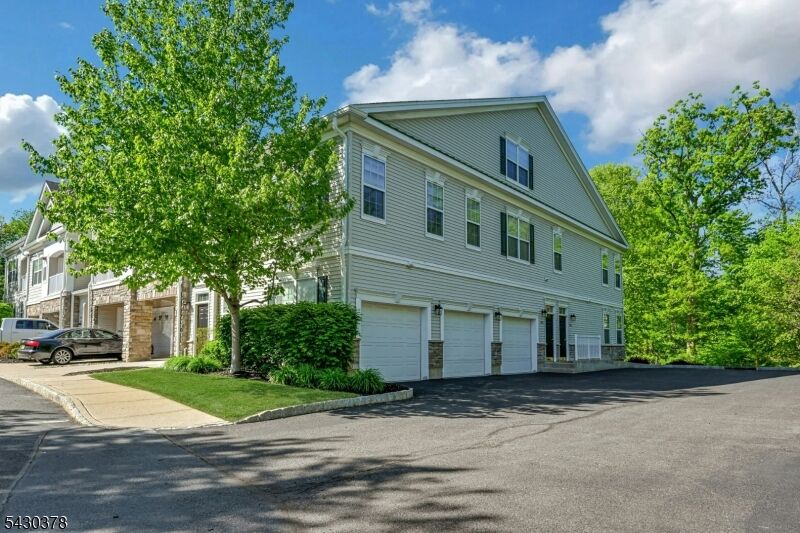 Property Photo:  909 Brook Hollow Dr 909  NJ 07981 