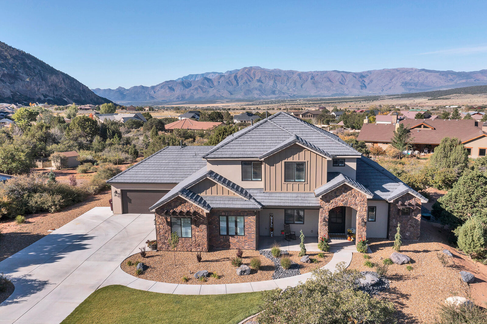 Property Photo:  1912 S Chekshani Cliffs Ln  UT 84757 
