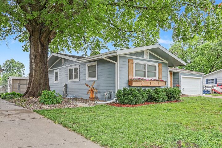 Property Photo:  606 Madison Street  IA 50219 