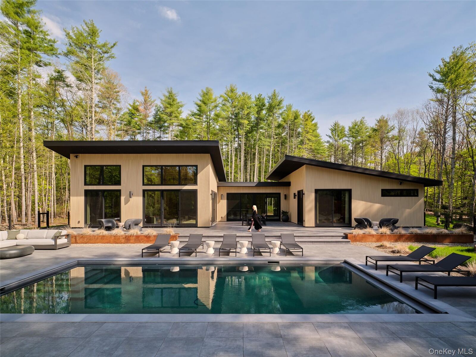 Property Photo:  2 Stonecreek Road  NY 12498 