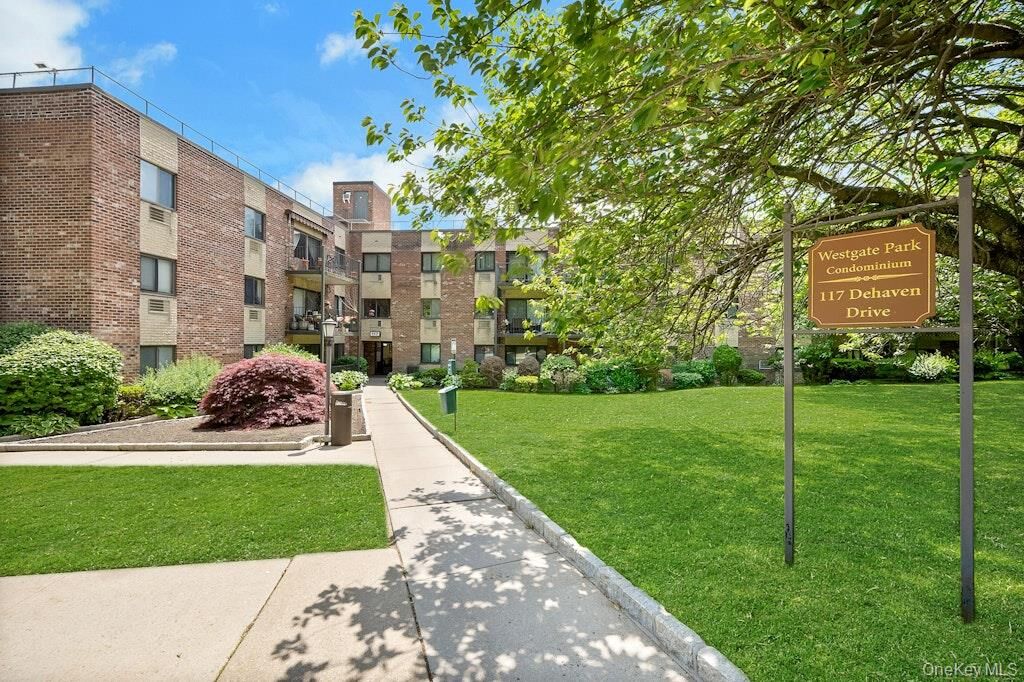 Property Photo:  117 De Haven Drive 153  NY 10703 