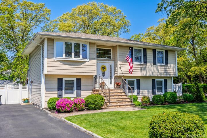 Property Photo:  46 Hewitt Boulevard  NY 11934 