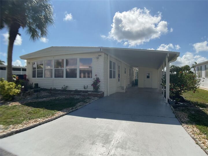 Property Photo: 2100 Kings Highway 98 FL 33980