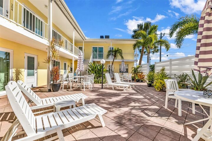 Property Photo: 700 W Venice Avenue 206 FL 34285