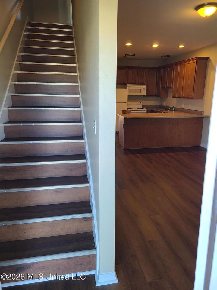 Property Photo:  2116 Magazine Street  MS 39564 