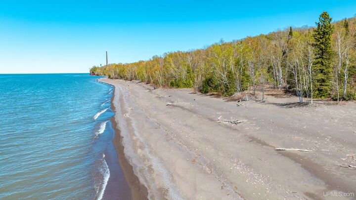 Property Photo:  49190 Upper Freda Shores Rd Road  MI 49905 