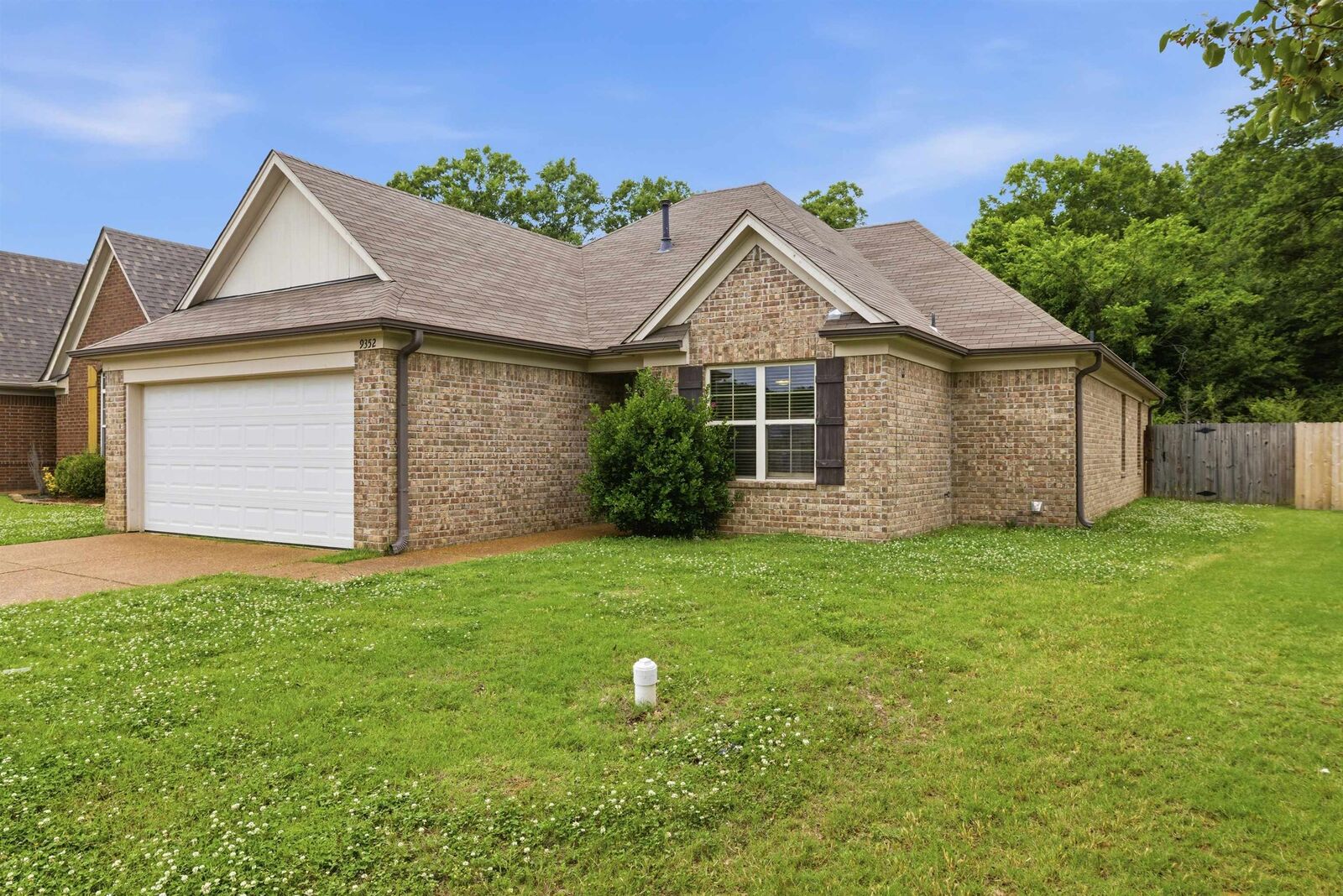 Property Photo: 9352 Acadia Pl TN 38018
