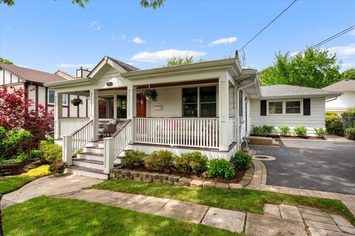 Property Photo:  328 Ashland Avenue  IL 60040 