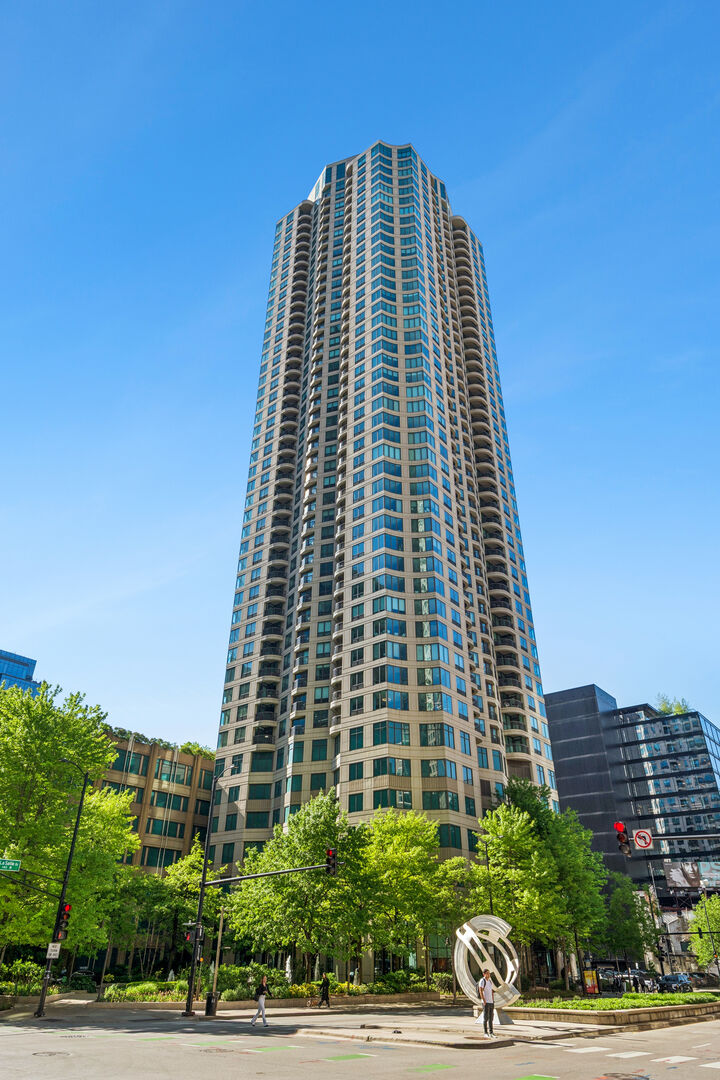 Property Photo:  400 N Lasalle Street 3011  IL 60654 