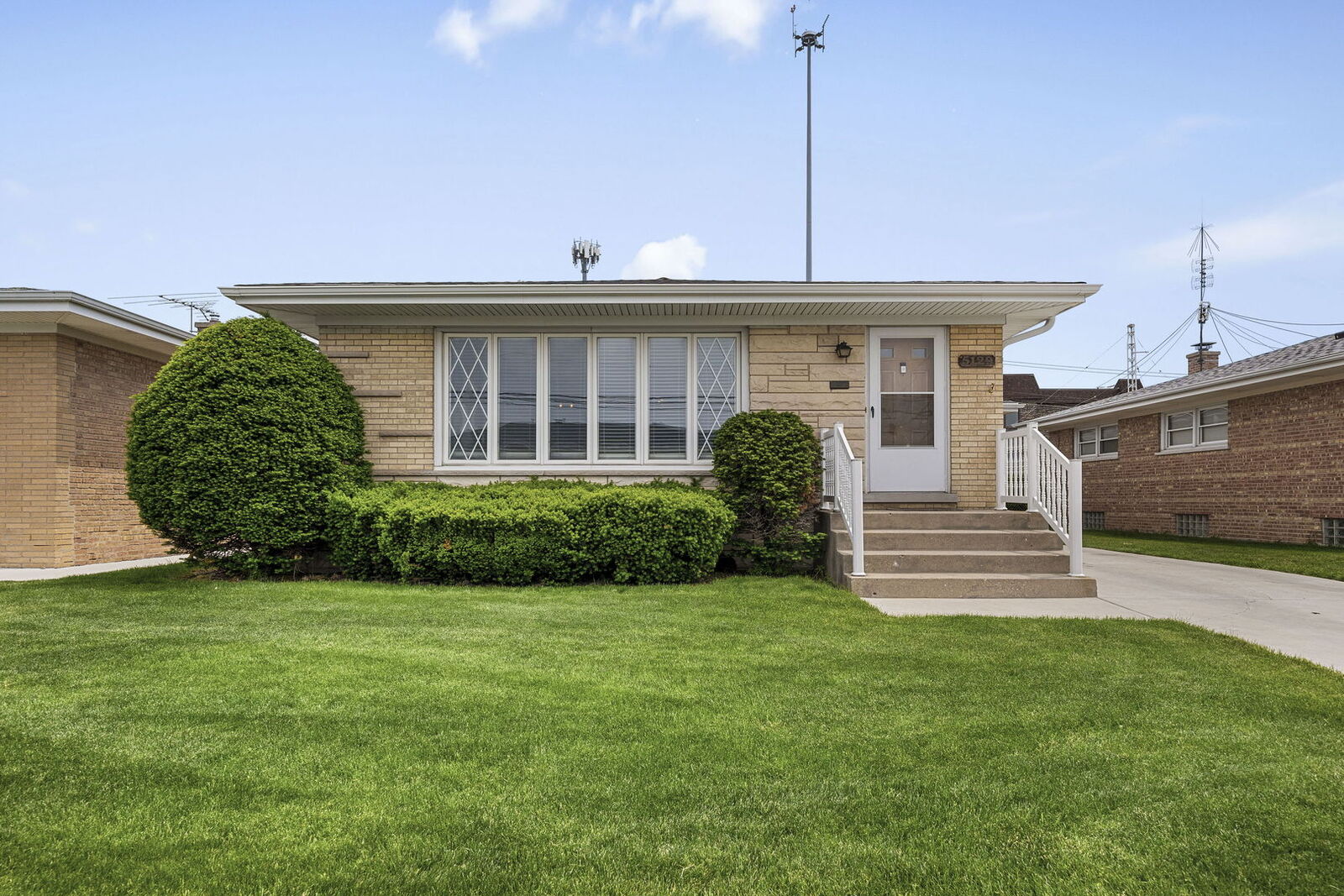 Property Photo:  5129 N Chester Avenue  IL 60656 