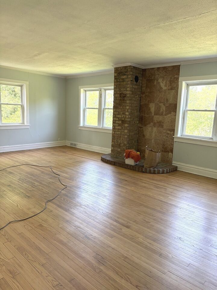 Property Photo:  