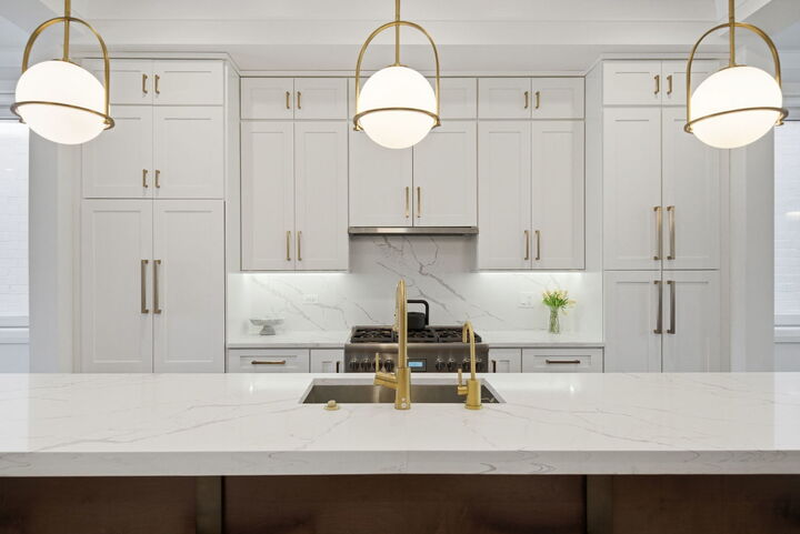 Property Photo:  3250 N Racine Avenue 2  IL 60657 