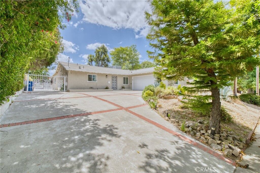Property Photo:  20516 Clark Street  CA 91367 