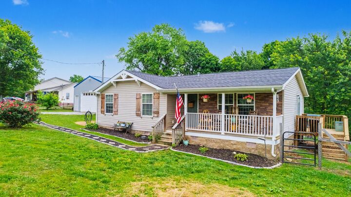 Property Photo: 133 Cleveland Rd TN 37183