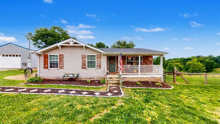 Property Photo:  133 Cleveland Rd  TN 37183 
