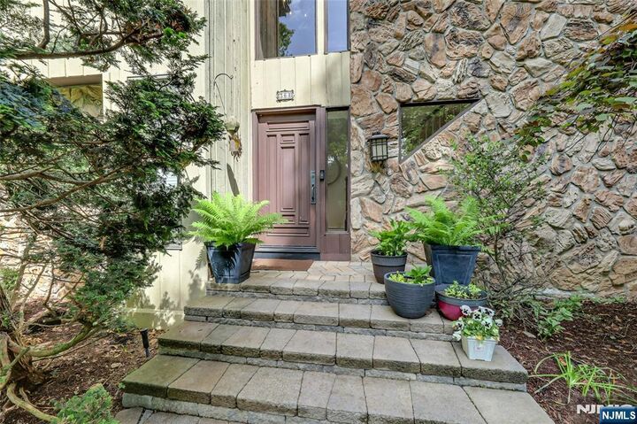 Property Photo:  364 Canterbury Lane  NJ 07481 