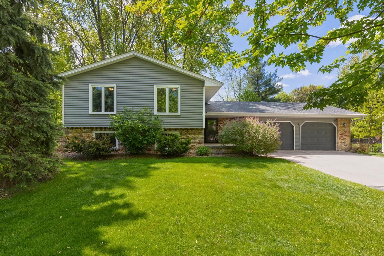 Property Photo:  116 Douglas Drive  MN 55313 