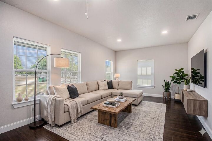 Property Photo: 290 E Aurora Street TX 76078