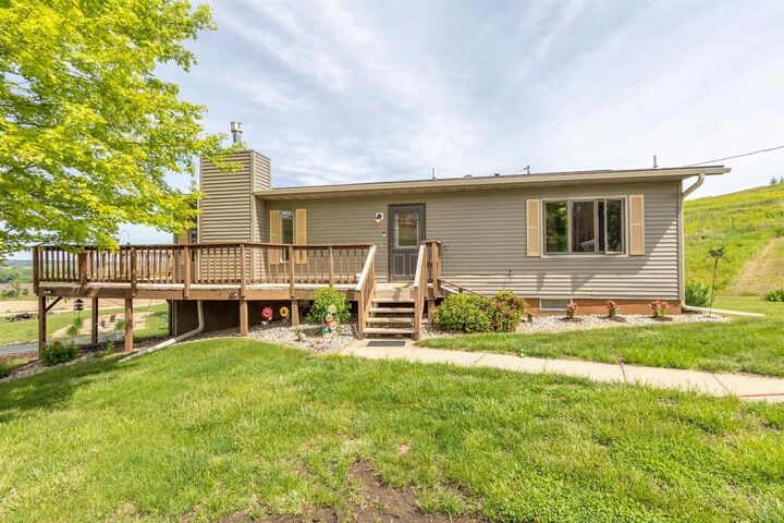 Property Photo: 12319 Oak Ave IA 51010