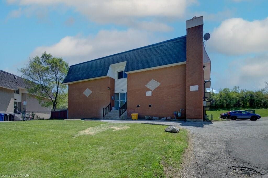 Property Photo:  267 Clyde Road 12  ON N3H 1C4 