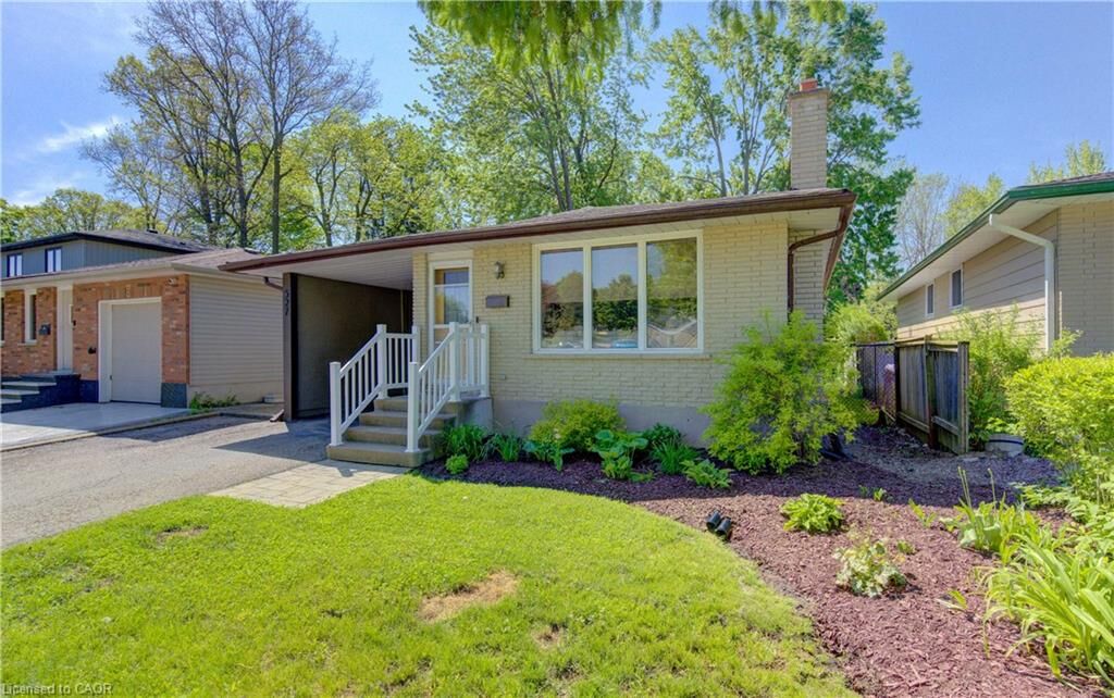 Property Photo: 527 Fallingbrook Drive ON N2L 4N2