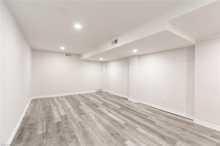 Property Photo:  927 Teal Drive 2  ON L7T 2Y9 
