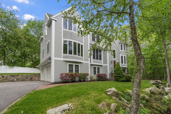 Property Photo:  10 Heritage Ln  MA 02025 