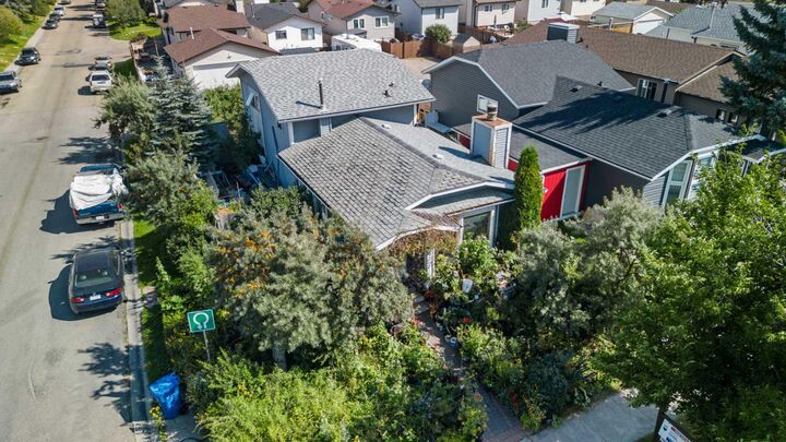 Property Photo: 16 Tararidge Drive NE AB T3J 2P8