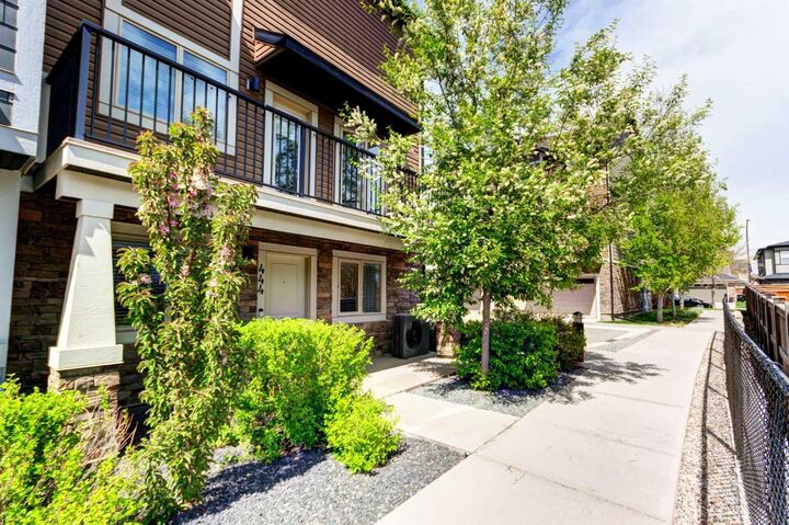 444 Legacy Point SE — photo 1