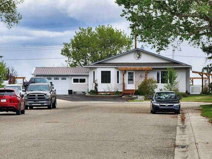 Property Photo: 16 Mountview Place AB T0L 1A0