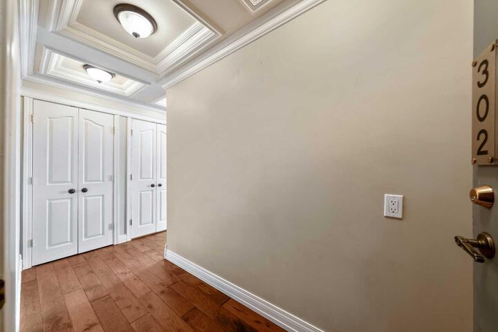 Property Photo: 1208 14 Avenue SW 302 AB T3C 0V9