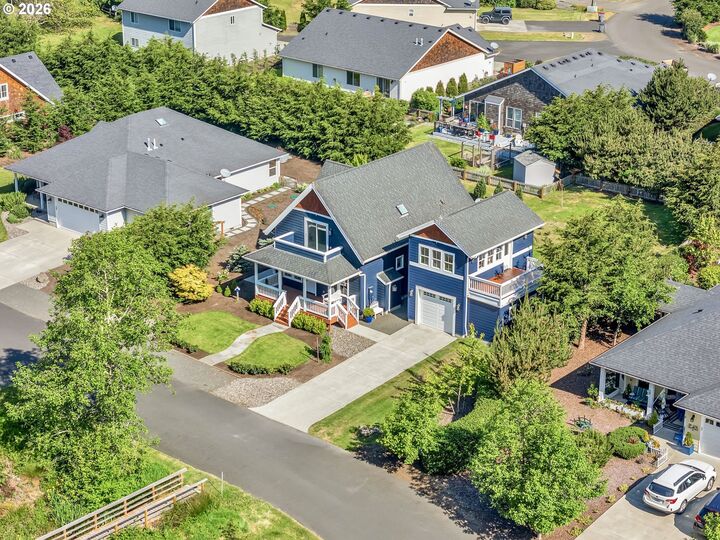 Property Photo: 704 10th St OR 97138